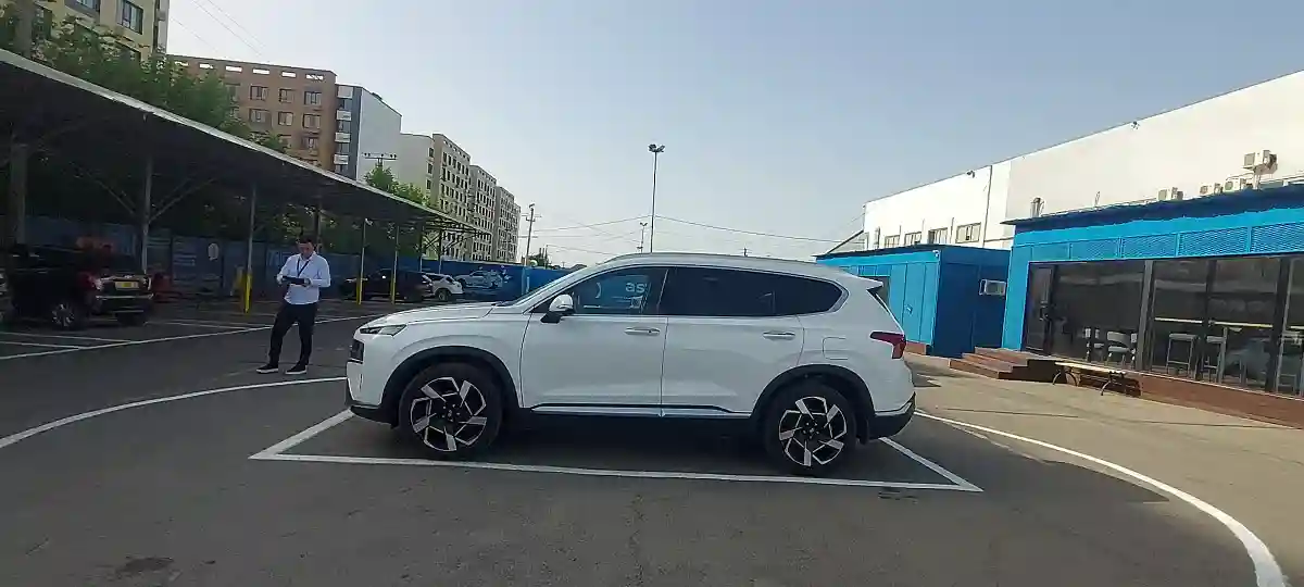 Hyundai Santa Fe 2023 года за 20 500 000 тг. в Алматы