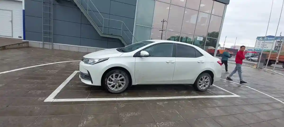 Toyota Corolla 2017 года за 8 800 000 тг. в Уральск