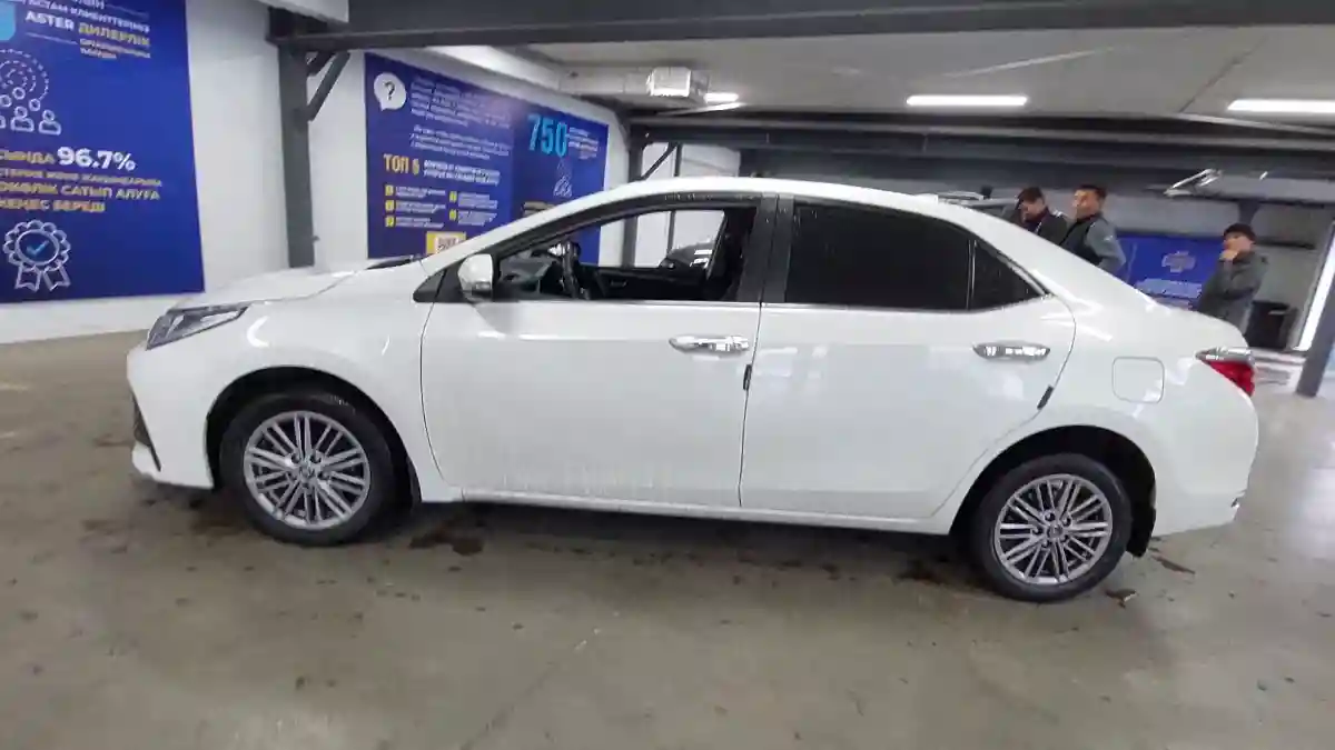 Toyota Corolla 2018 года за 8 800 000 тг. в Астана