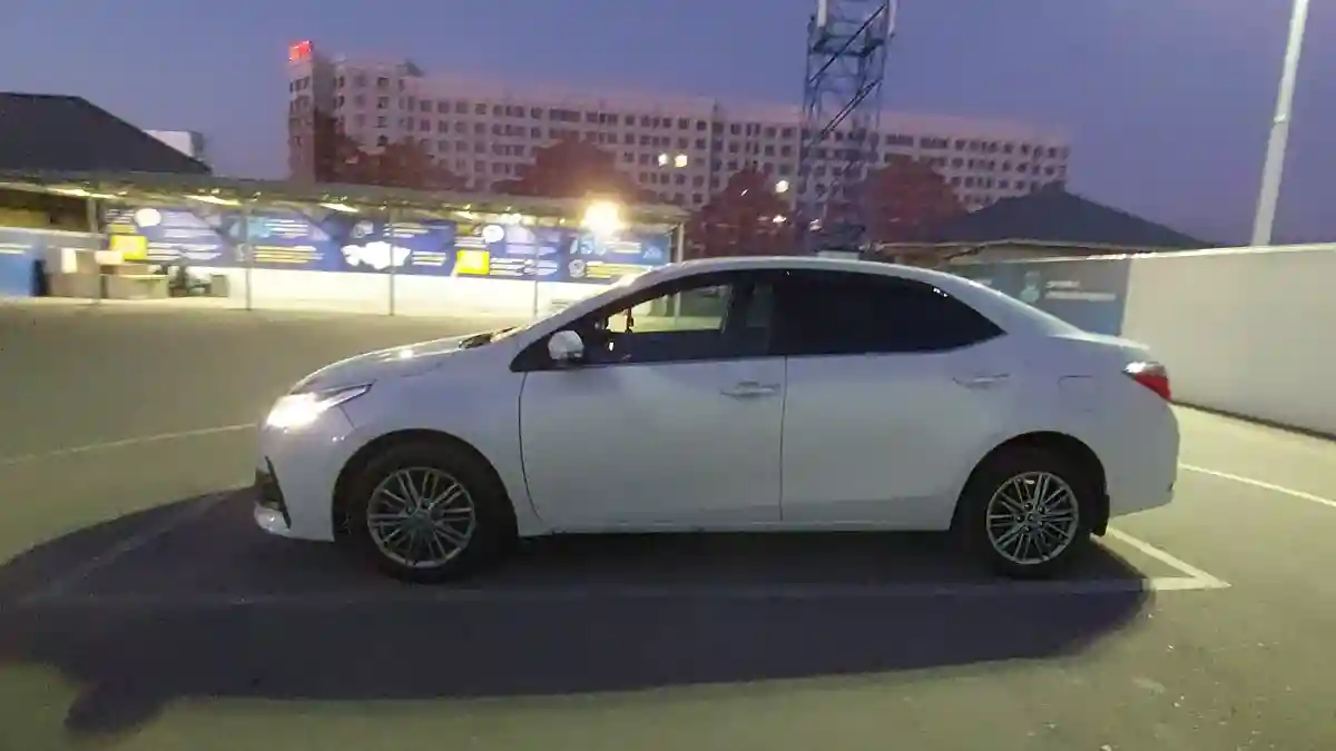 Toyota Corolla 2018 года за 8 000 000 тг. в Шымкент