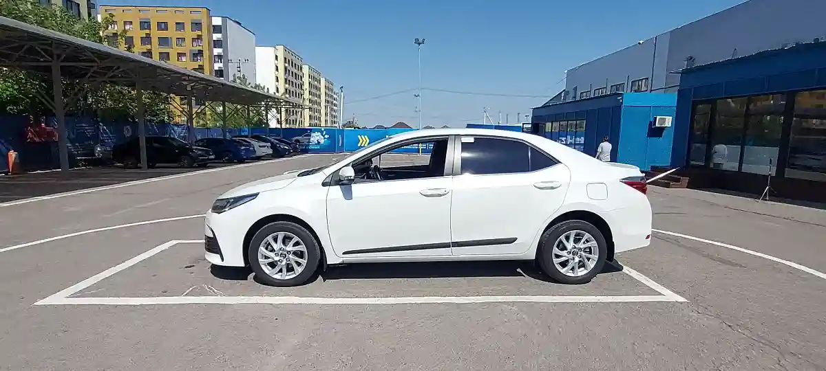 Toyota Corolla 2017 года за 9 000 000 тг. в Алматы