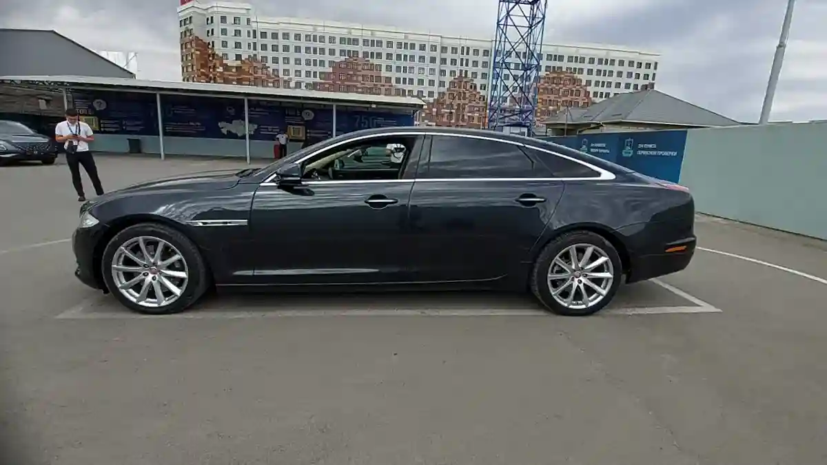 Jaguar XJ 2012 года за 12 000 000 тг. в Шымкент