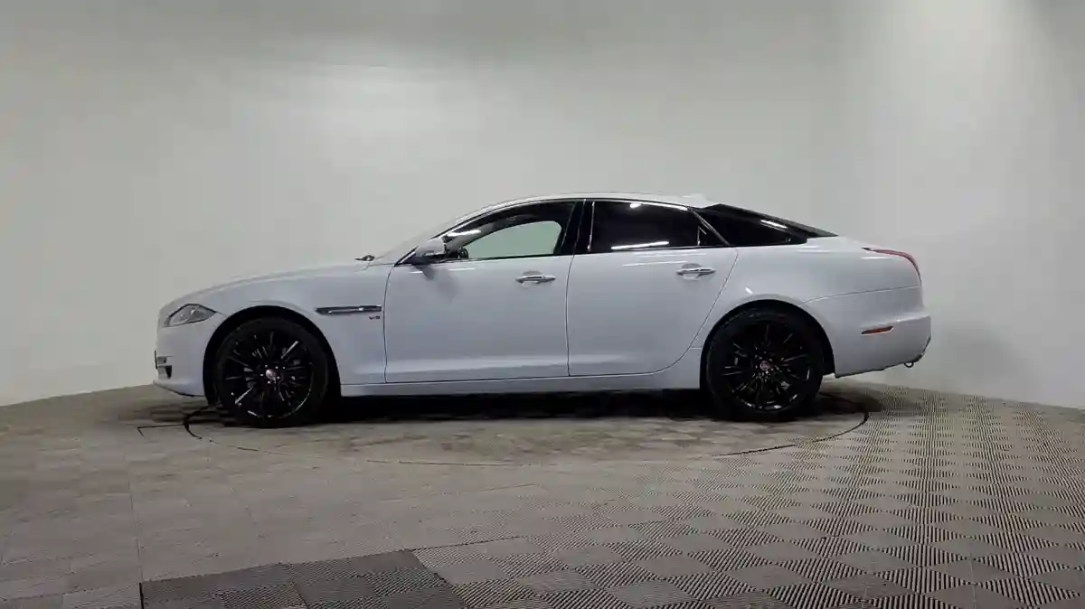 Jaguar XJ 2018 года за 17 990 000 тг. в Алматы
