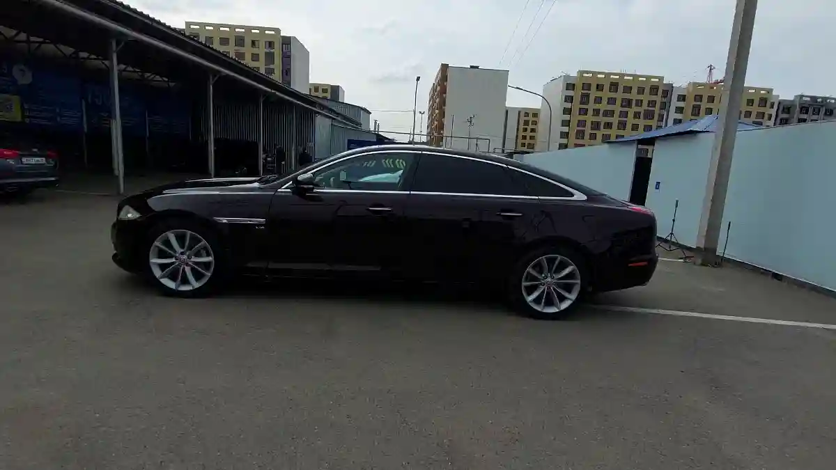 Jaguar XJ 2014 года за 13 000 000 тг. в Алматы