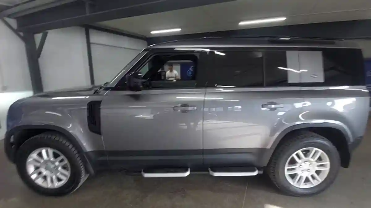Land Rover Defender 2020 года за 40 000 000 тг. в Астана