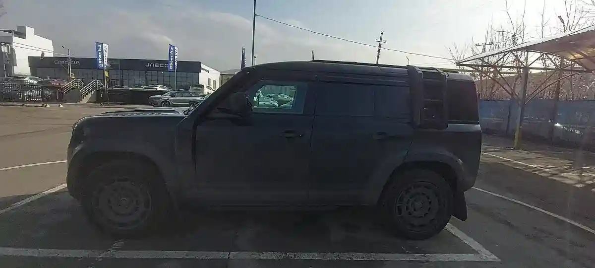 Land Rover Defender 2020 года за 35 000 000 тг. в Алматы