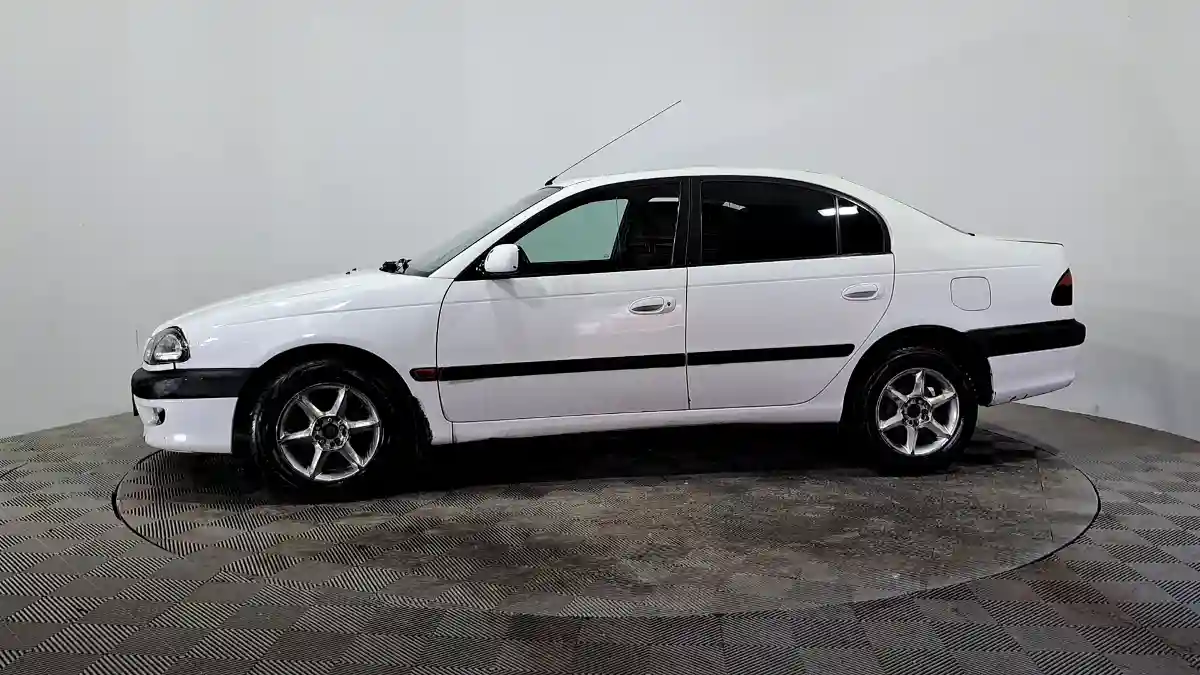 Toyota Avensis 1998 года за 1 790 000 тг. в Астана