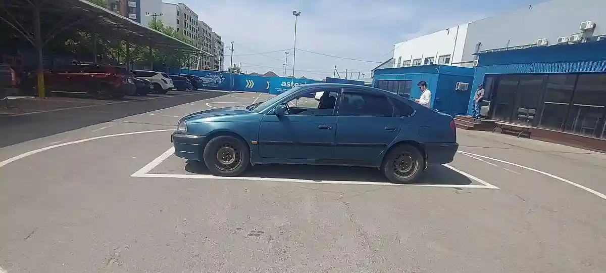 Toyota Avensis 1998 года за 2 000 000 тг. в Алматы