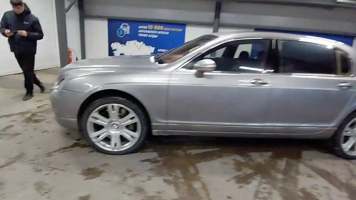 Bentley Continental Flying Spur 2006 года за 12 000 000 тг. в Астана