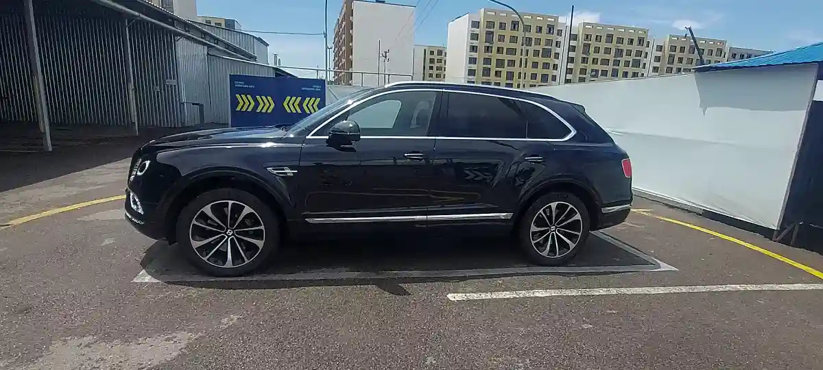 Bentley Bentayga 2016 года за 75 000 000 тг. в Алматы