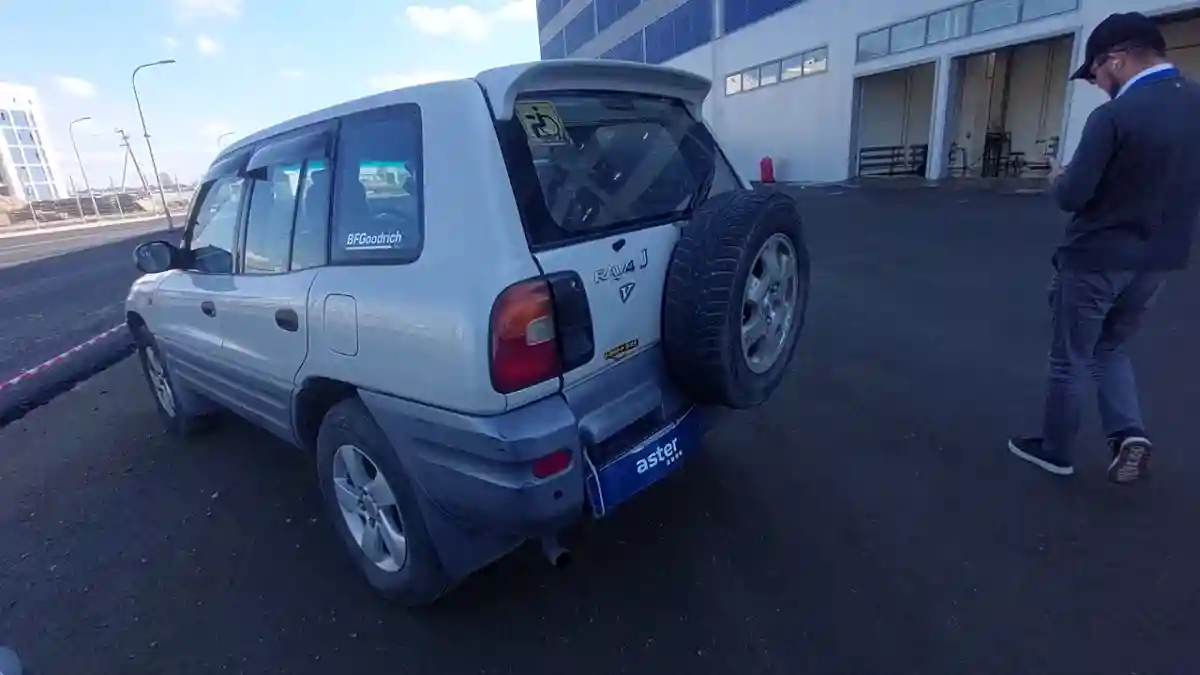 Toyota RAV4 1996 года за 3 500 000 тг. в Астана