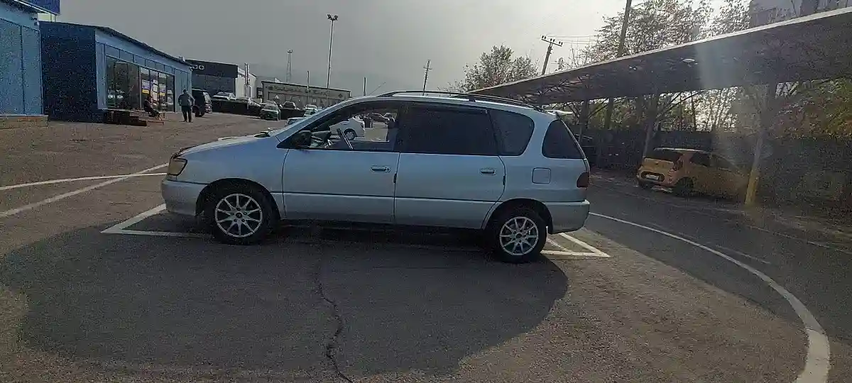 Toyota Ipsum 1996 года за 2 700 000 тг. в Алматы