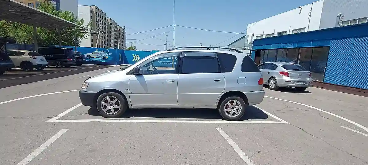 Toyota Ipsum 1997 года за 2 590 000 тг. в Алматы