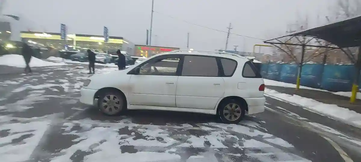 Toyota Ipsum 1997 года за 3 000 000 тг. в Алматы