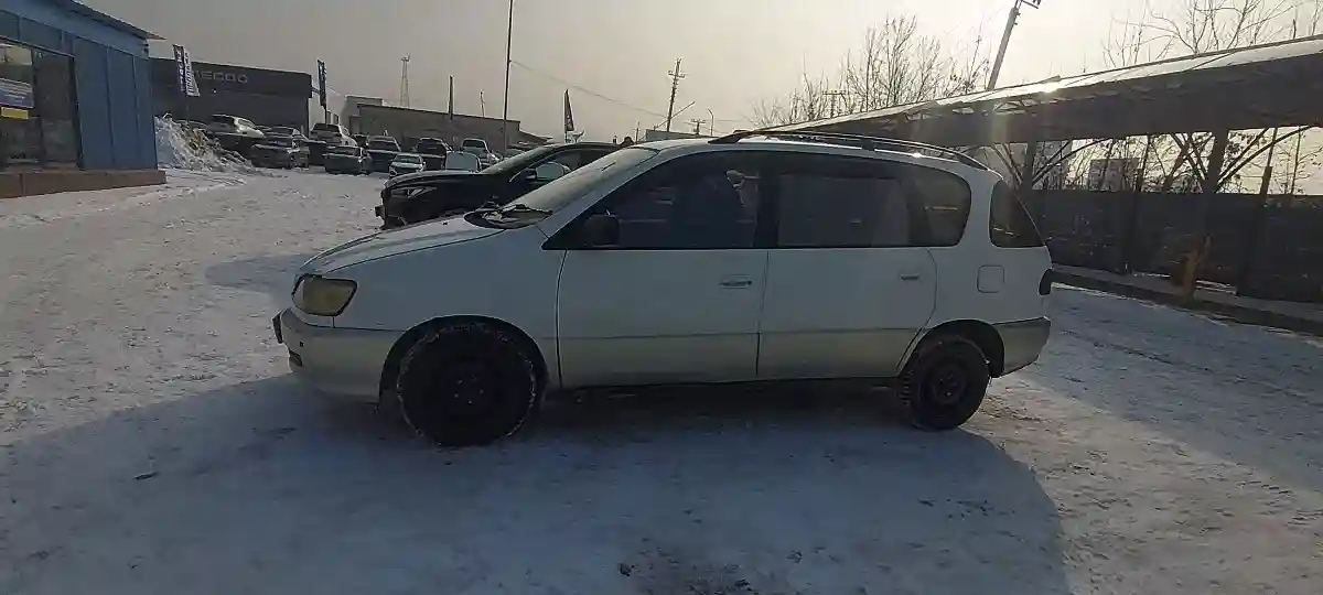 Toyota Ipsum 1997 года за 1 800 000 тг. в Алматы