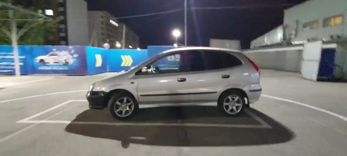 Nissan Almera Tino 2001 года за 2 500 000 тг. в Алматы