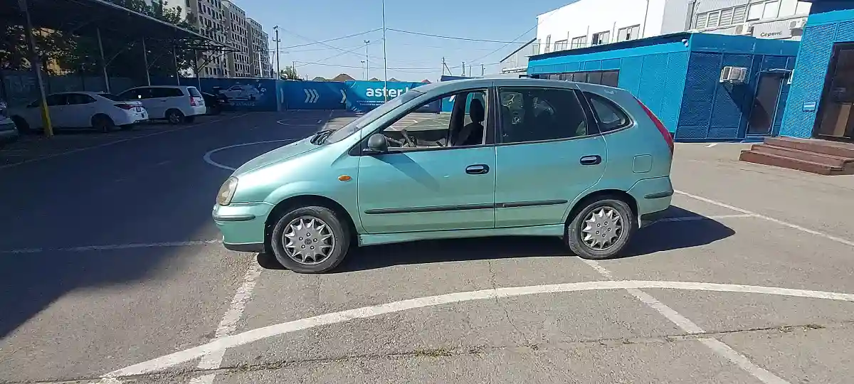 Nissan Almera Tino 2001 года за 2 400 000 тг. в Алматы