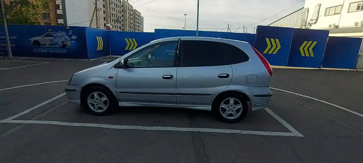 Nissan Almera Tino 2001 года за 2 500 000 тг. в Алматы