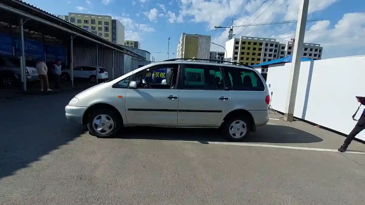 SEAT Alhambra 1999 года за 2 500 000 тг. в Алматы