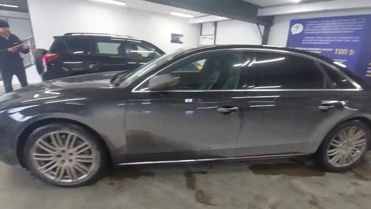 Audi A8 2011 года за 12 500 000 тг. в Астана