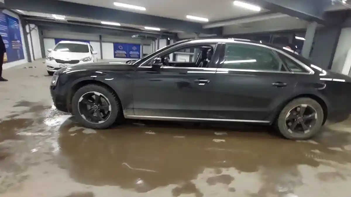 Audi A8 2011 года за 12 500 000 тг. в Астана