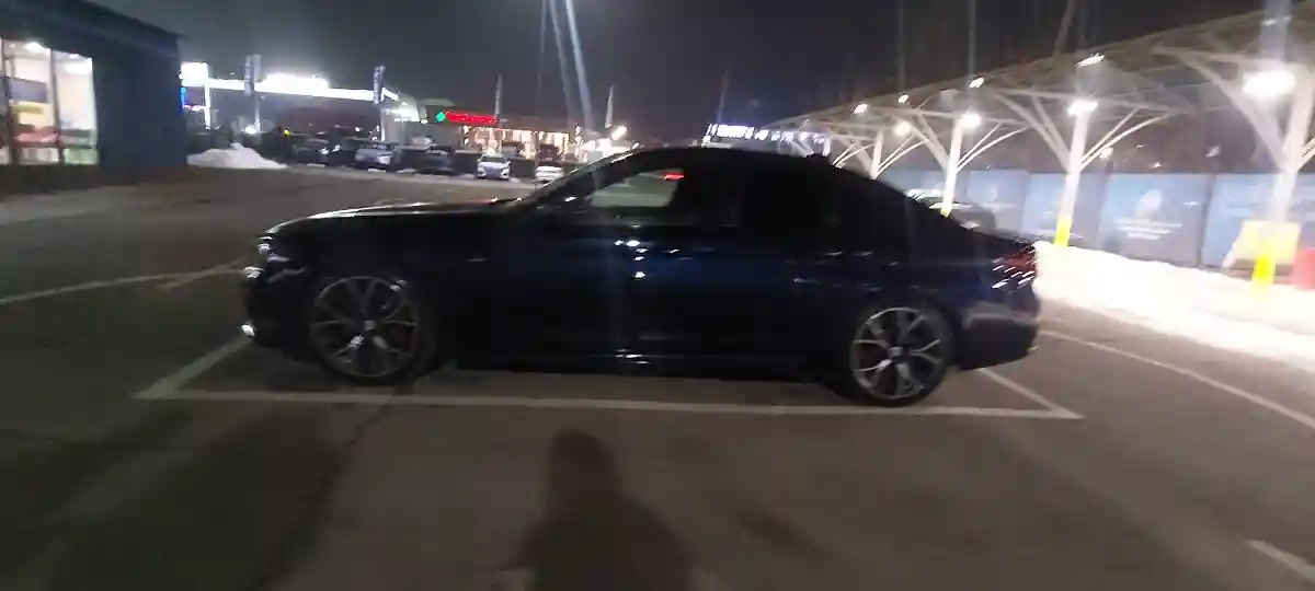 BMW 5 серии 2022 года за 40 000 000 тг. в Алматы