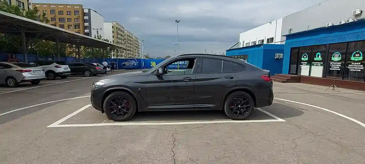 BMW X4 2022 года за 32 000 000 тг. в Алматы