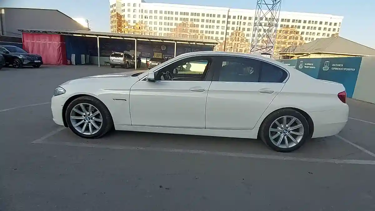 BMW 5 серии 2015 года за 13 500 000 тг. в Шымкент