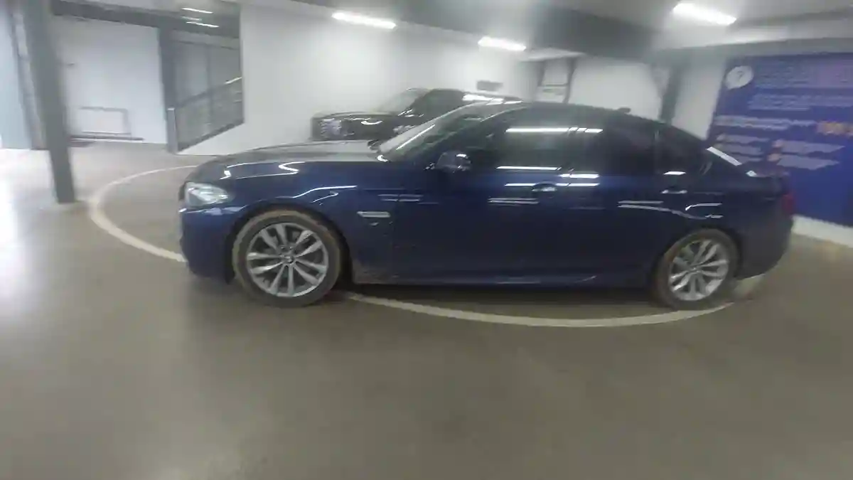 BMW 5 серии 2015 года за 11 200 000 тг. в Астана