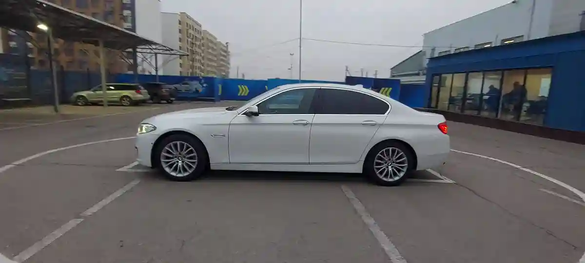 BMW 5 серии 2013 года за 11 600 000 тг. в Алматы