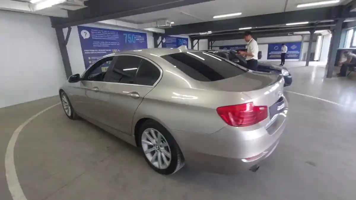 BMW 5 серии 2013 года за 9 500 000 тг. в Астана