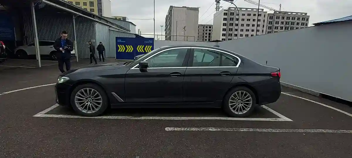 BMW 5 серии 2021 года за 27 000 000 тг. в Алматы