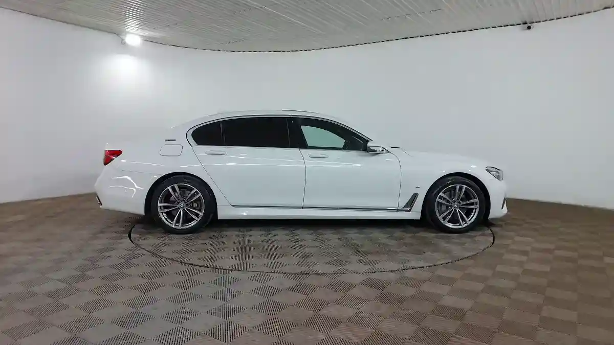 BMW 7 серии 2017 года за 26 800 000 тг. в Шымкент