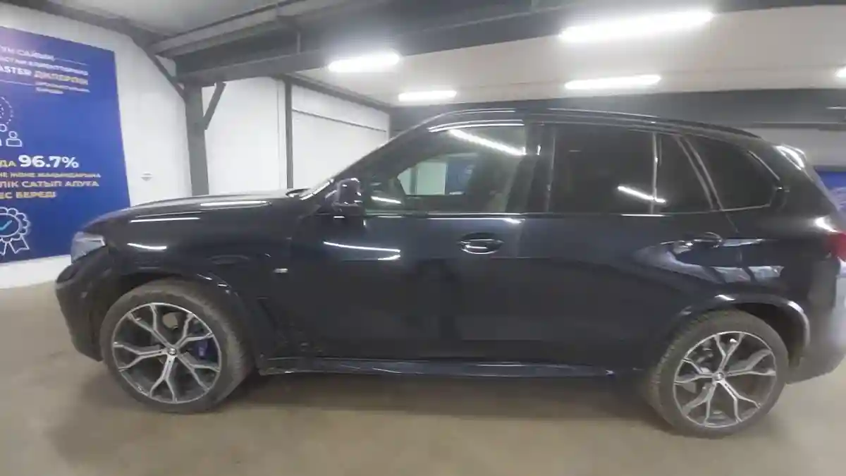 BMW X5 2021 года за 45 000 000 тг. в Астана