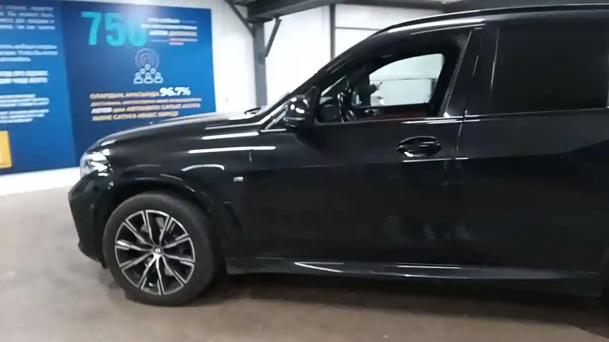 BMW X5 2018 года за 30 000 000 тг. в Астана