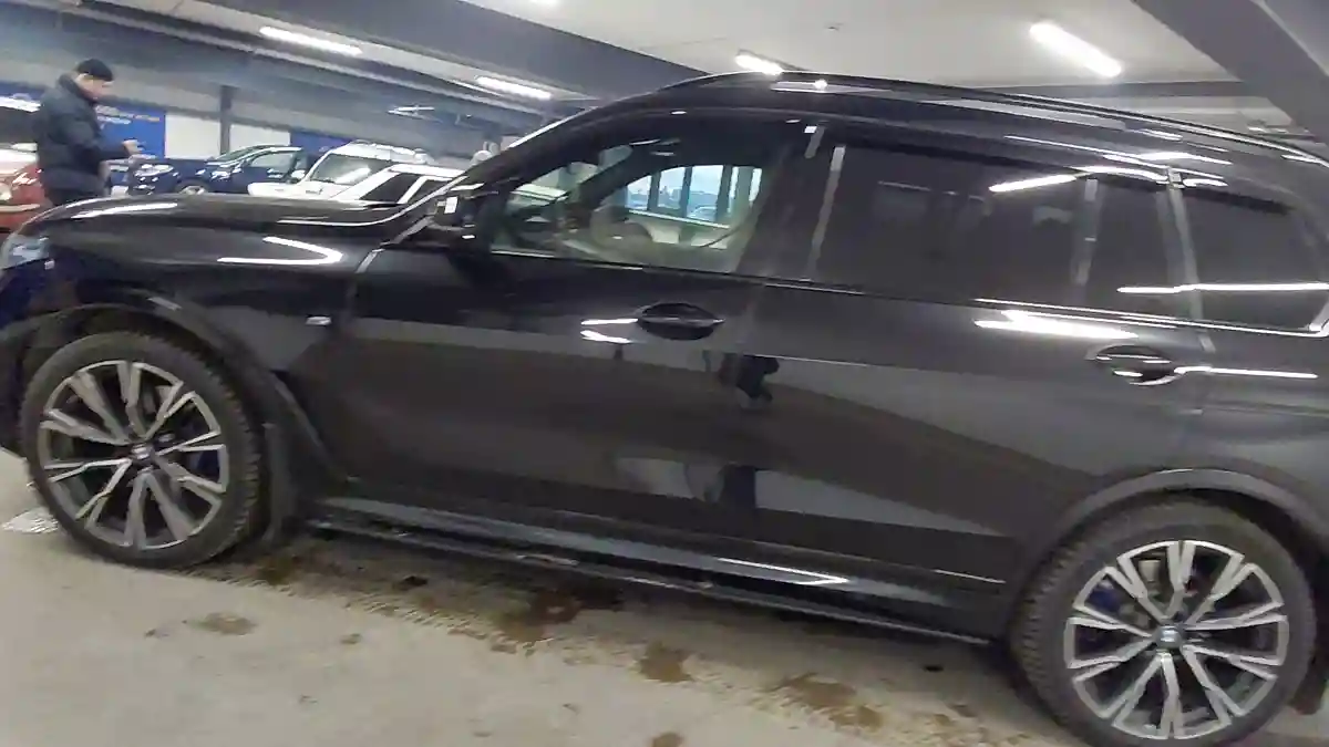 BMW X7 2022 года за 51 000 000 тг. в Астана