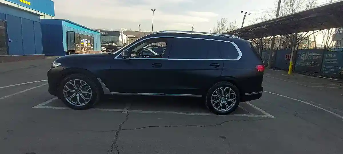 BMW X7 2022 года за 38 000 000 тг. в Алматы