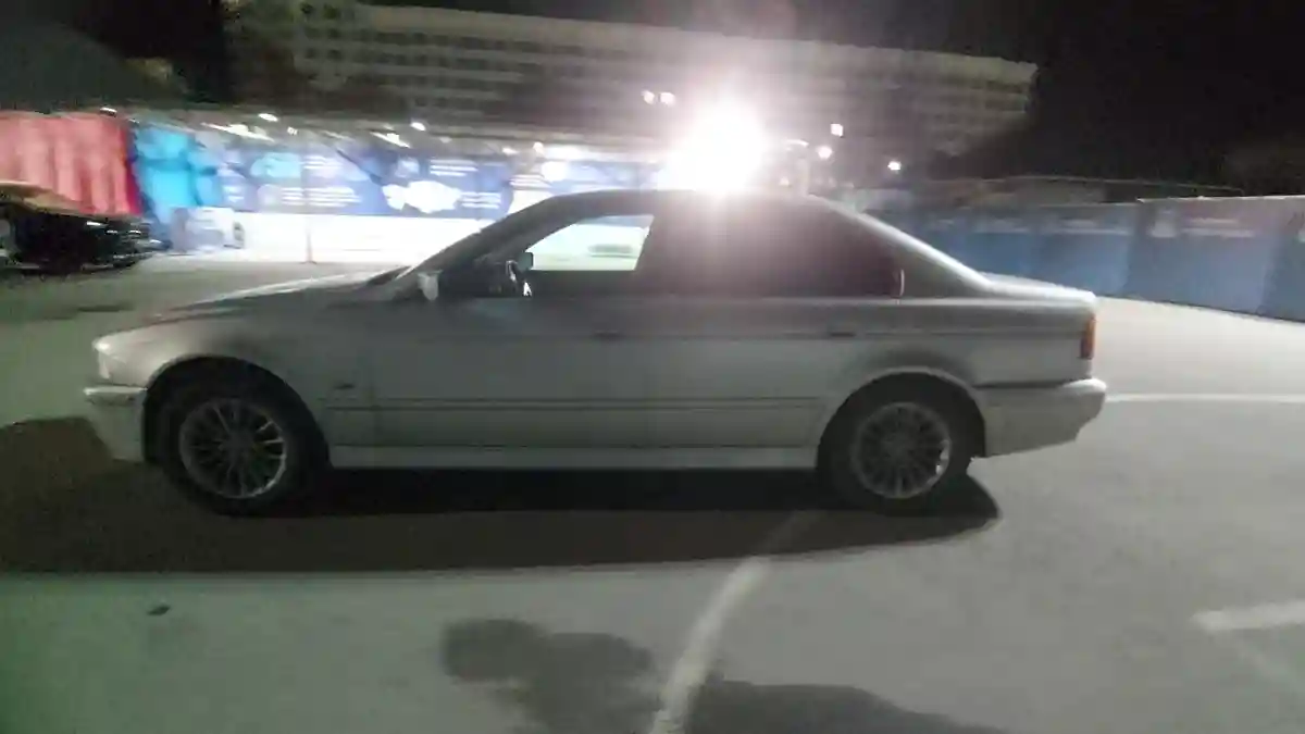 BMW 5 серии 2001 года за 2 300 000 тг. в Шымкент