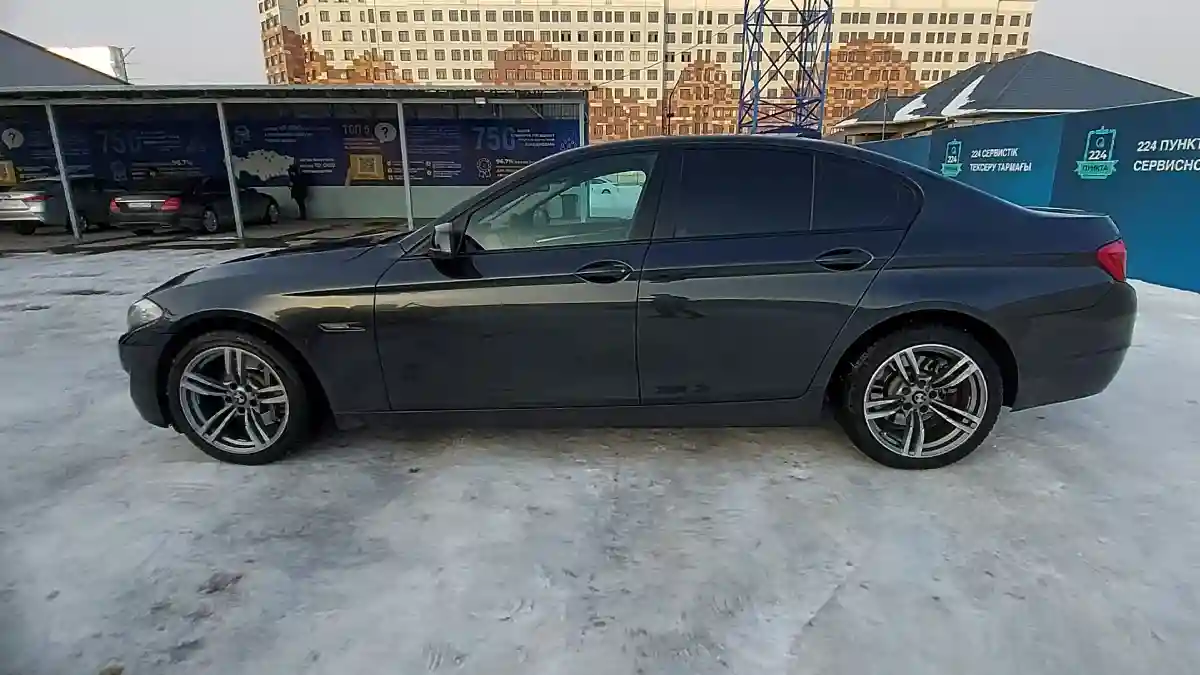 BMW 5 серии 2010 года за 10 500 000 тг. в Шымкент