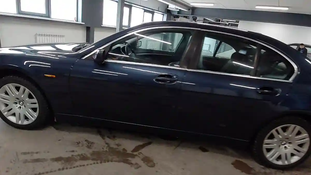 BMW 7 серии 2004 года за 4 000 000 тг. в Астана