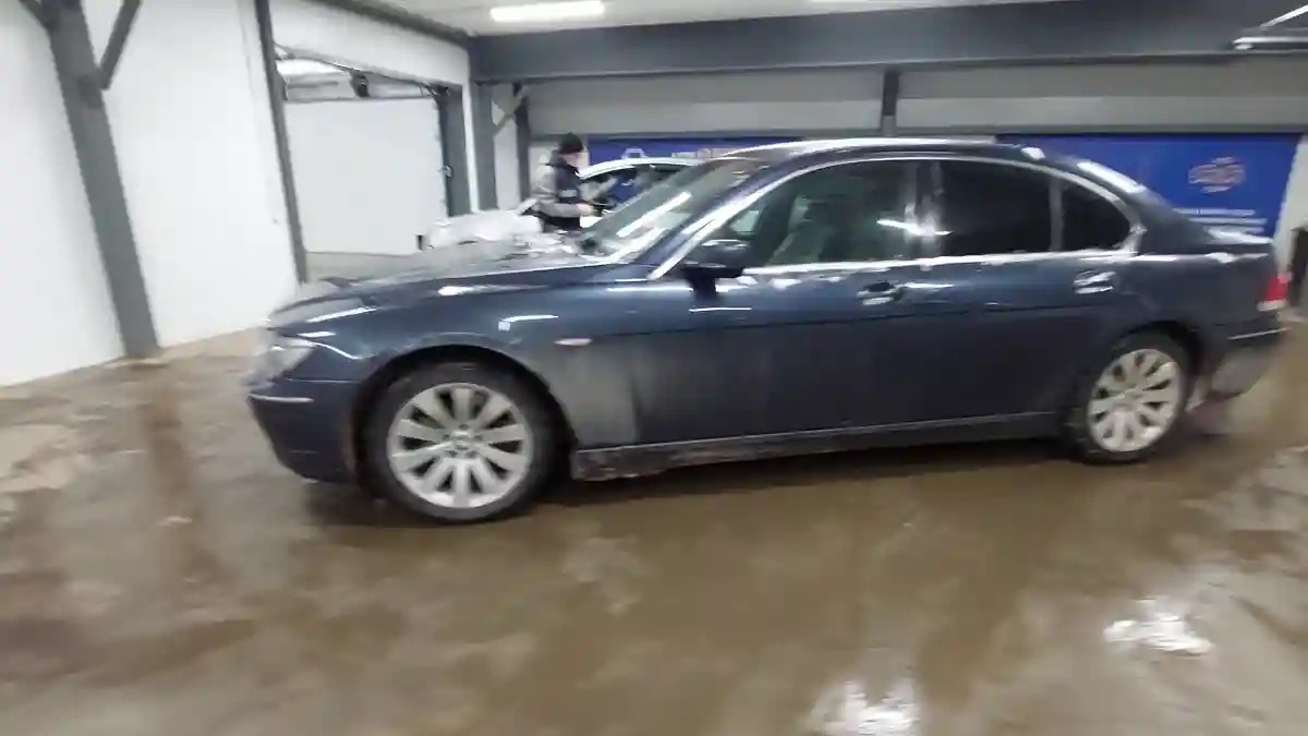 BMW 7 серии 2006 года за 6 000 000 тг. в Астана