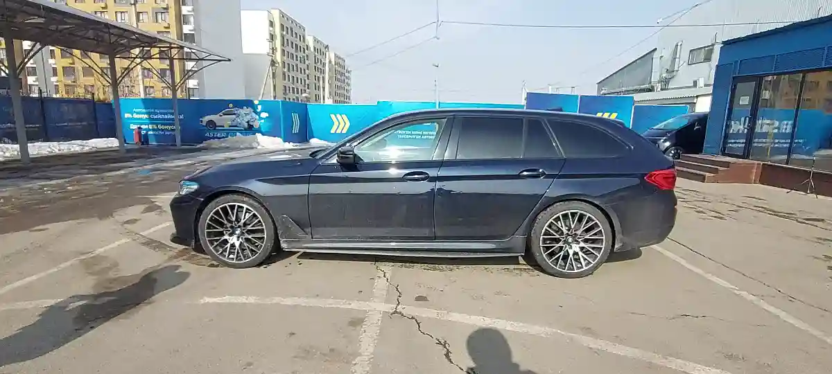 BMW 5 серии 2018 года за 10 500 000 тг. в Алматы