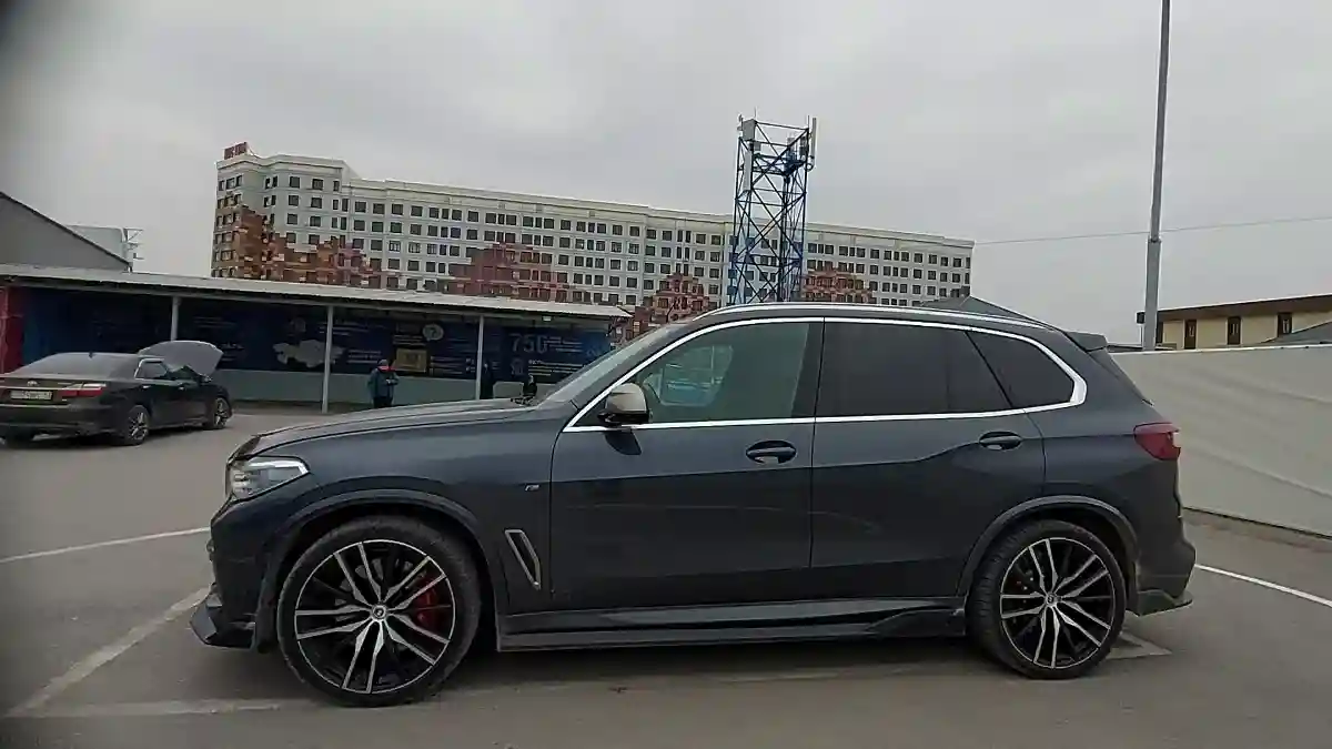 BMW X5 M 2022 года за 48 000 000 тг. в Шымкент