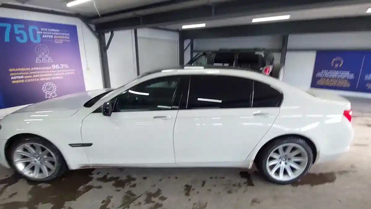 BMW 7 серии 2009 года за 11 000 000 тг. в Астана