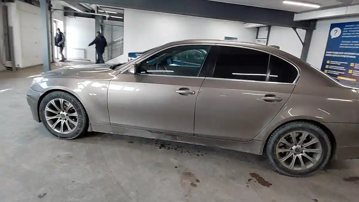 BMW 5 серии 2005 года за 5 500 000 тг. в Астана