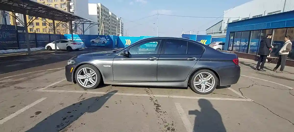 BMW 5 серии 2015 года за 12 250 000 тг. в Алматы