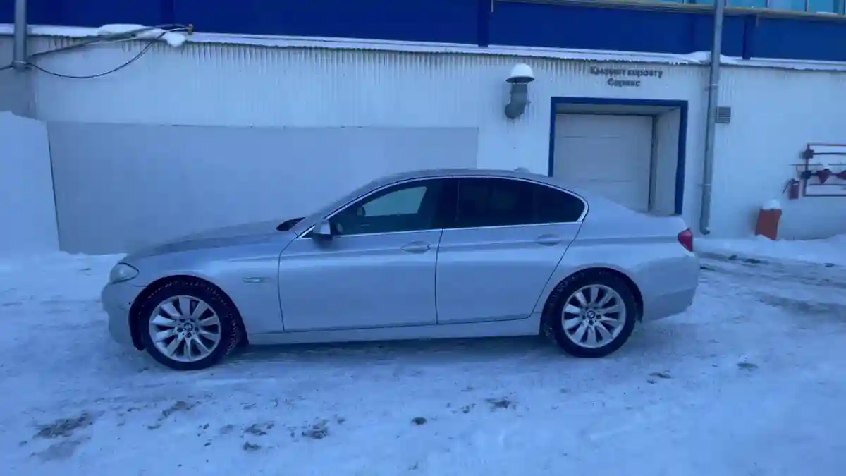 BMW 5 серии 2013 года за 9 490 000 тг. в Уральск
