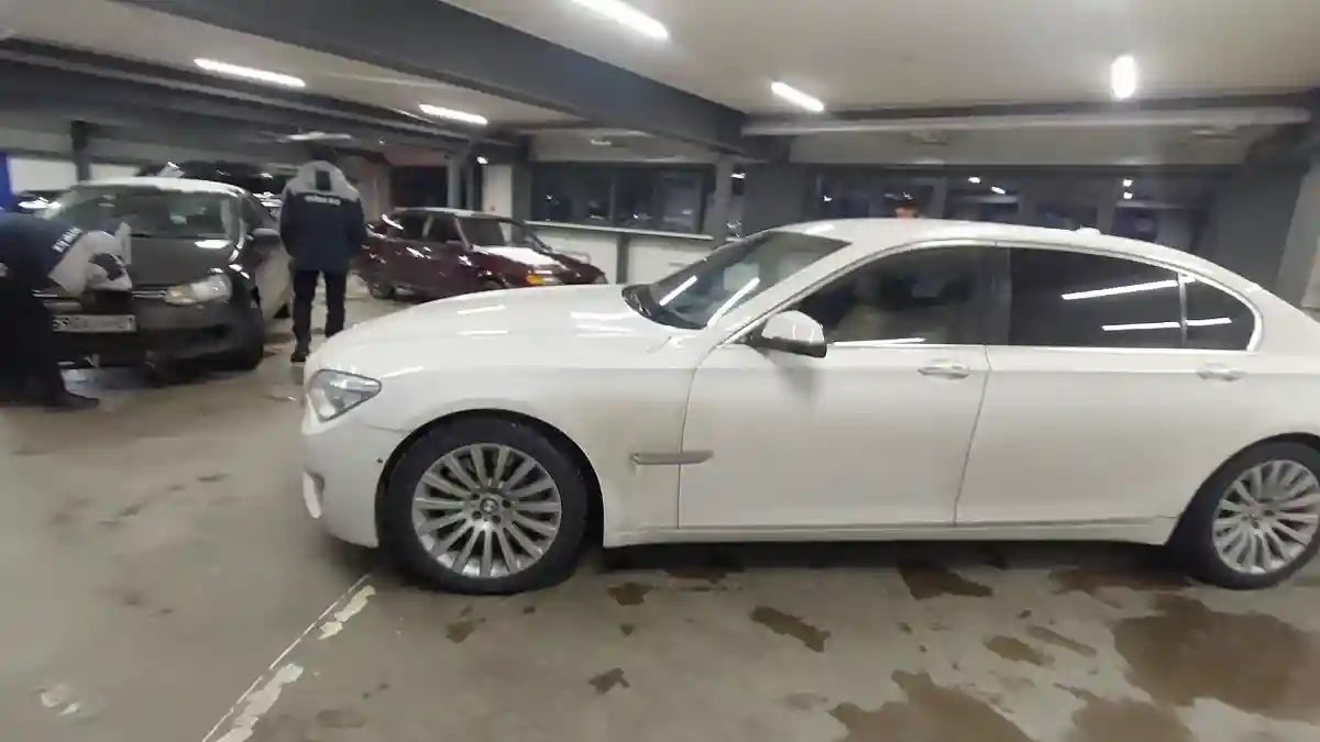 BMW 7 серии 2012 года за 15 000 000 тг. в Астана
