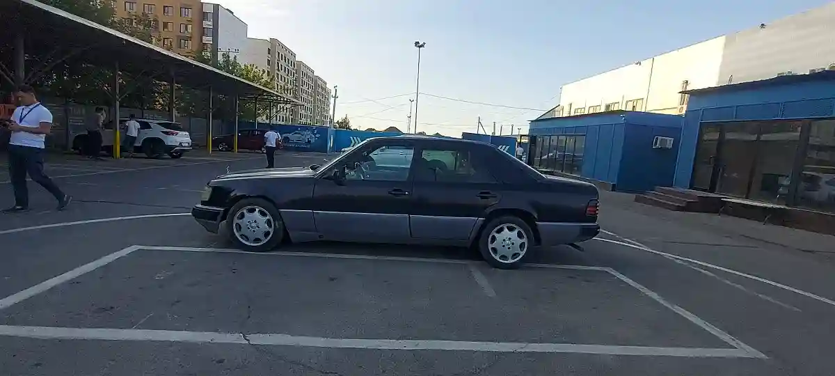 Mercedes-Benz W124 1988 года за 990 000 тг. в Алматы