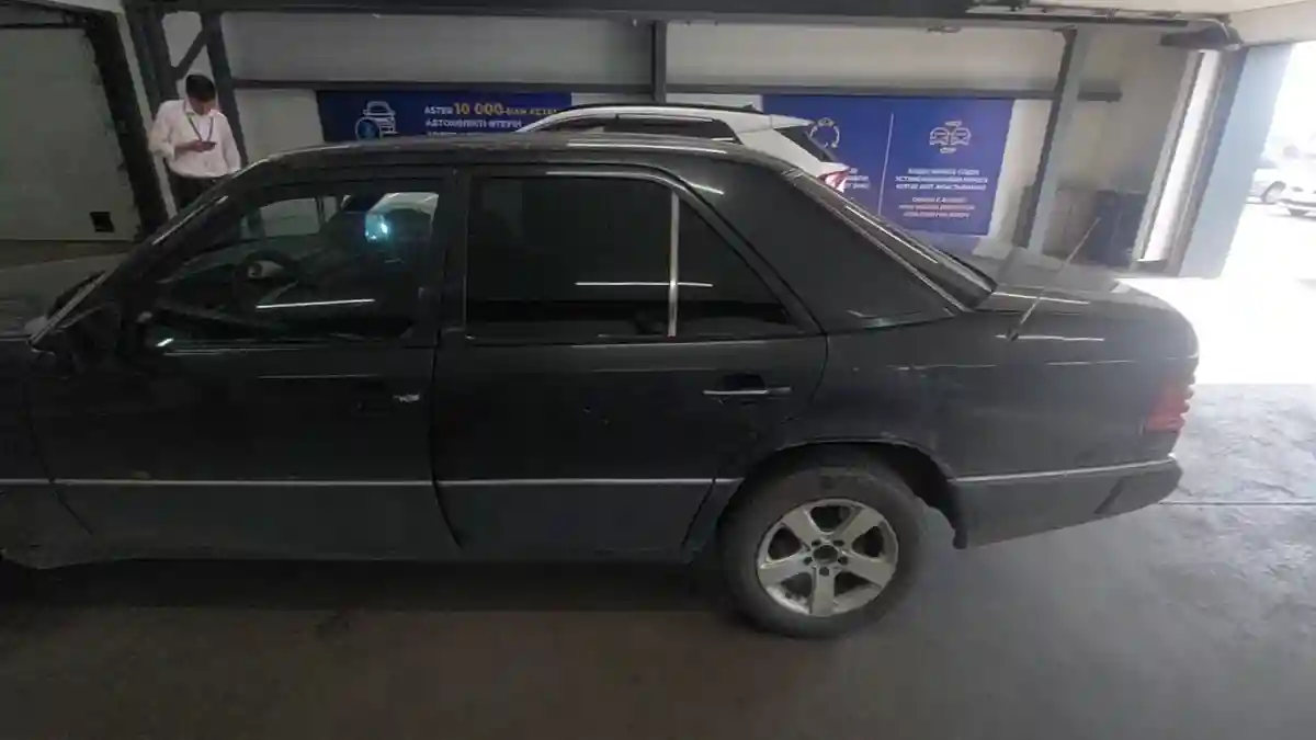 Mercedes-Benz W124 1990 года за 1 000 000 тг. в Астана